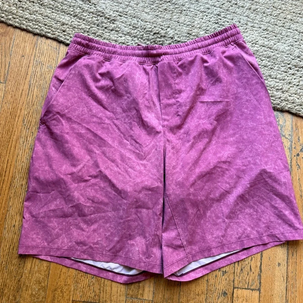 lululemon Men’s Pace Breaker Shorts 9” size: XL